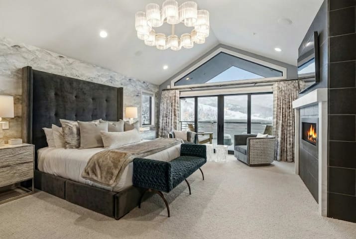 Luxe PC Estate | Chef’s Kitchen + Acreage + Views