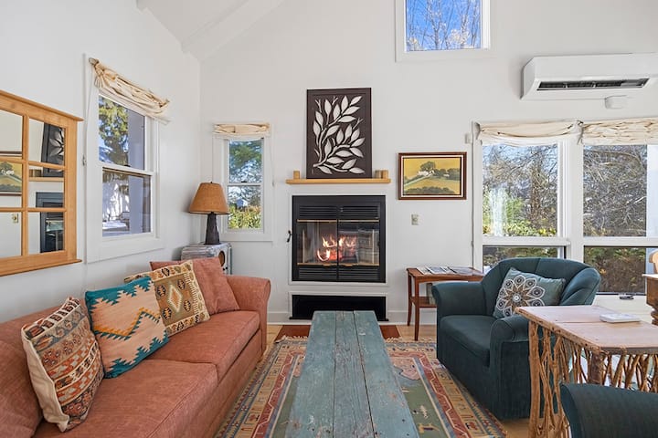 The Cottage At Historic 33 Acre Berrywood Farm - Three Oaks, MI