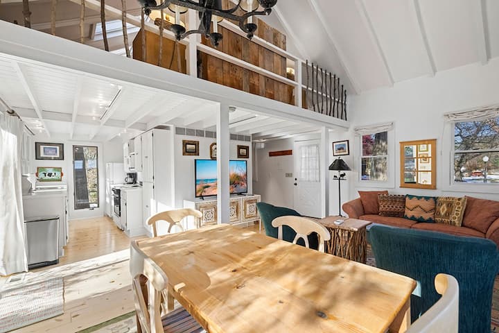 The Cottage At Historic 33 Acre Berrywood Farm - Three Oaks, MI