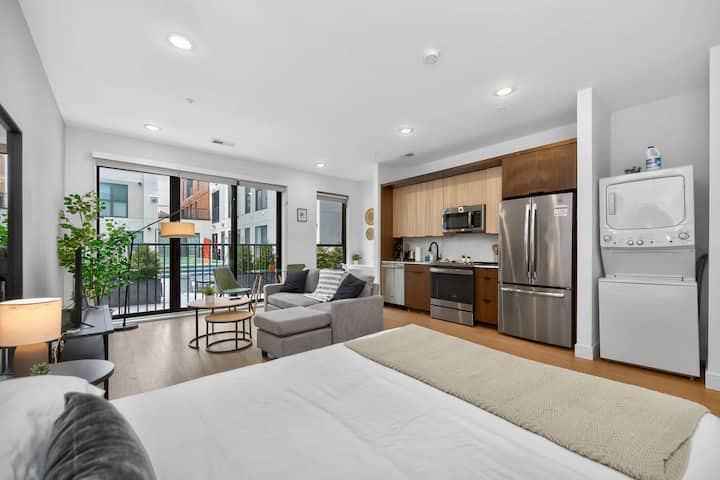 Studio | Pool, Gym, Walk To Casino - Cincinnati, OH