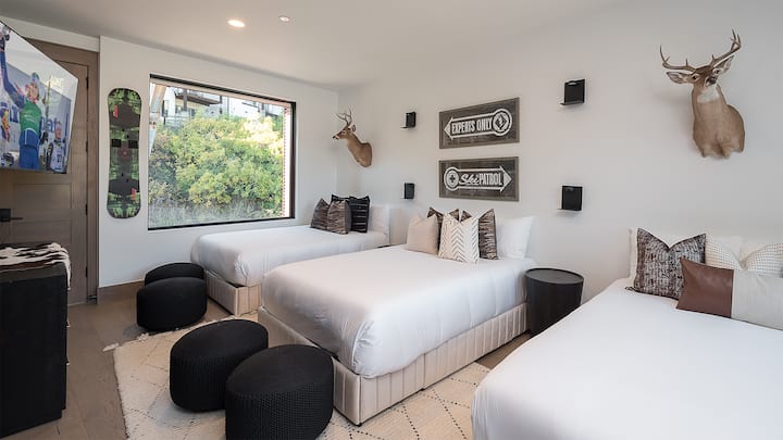 Chambre 5, étage supérieur – Trois lits doubles