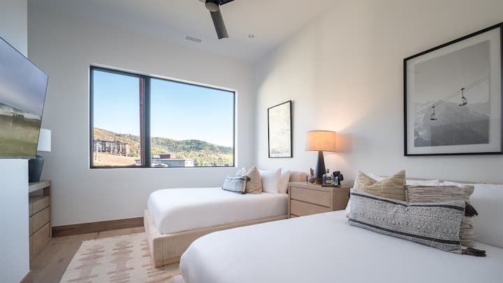 Chambre 3, niveau inférieur – Deux lits queen
