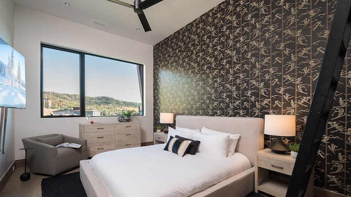 Chambre 4, niveau inférieur - très grand lit