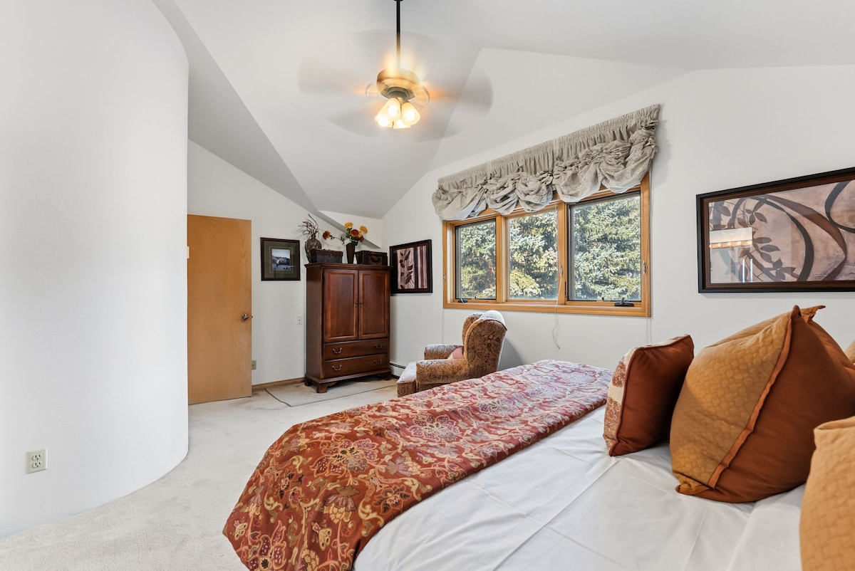 غرفة النوم رقم 2 (متوسطة): سرير كبير، حمام داخلي