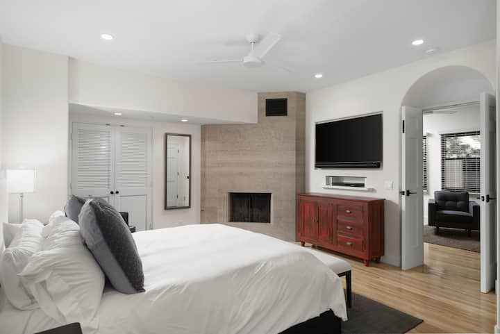 Dormitorul principal al casei