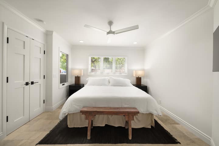 Dormitorul pentru oaspeți al casei principale