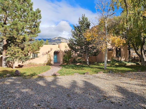 Casa Bella Compound- private yard- stream gourmet