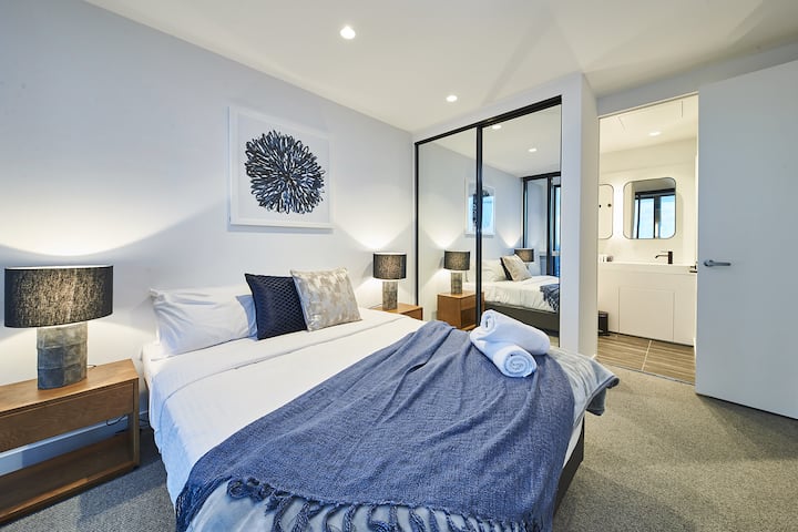 带1号套房的主卧