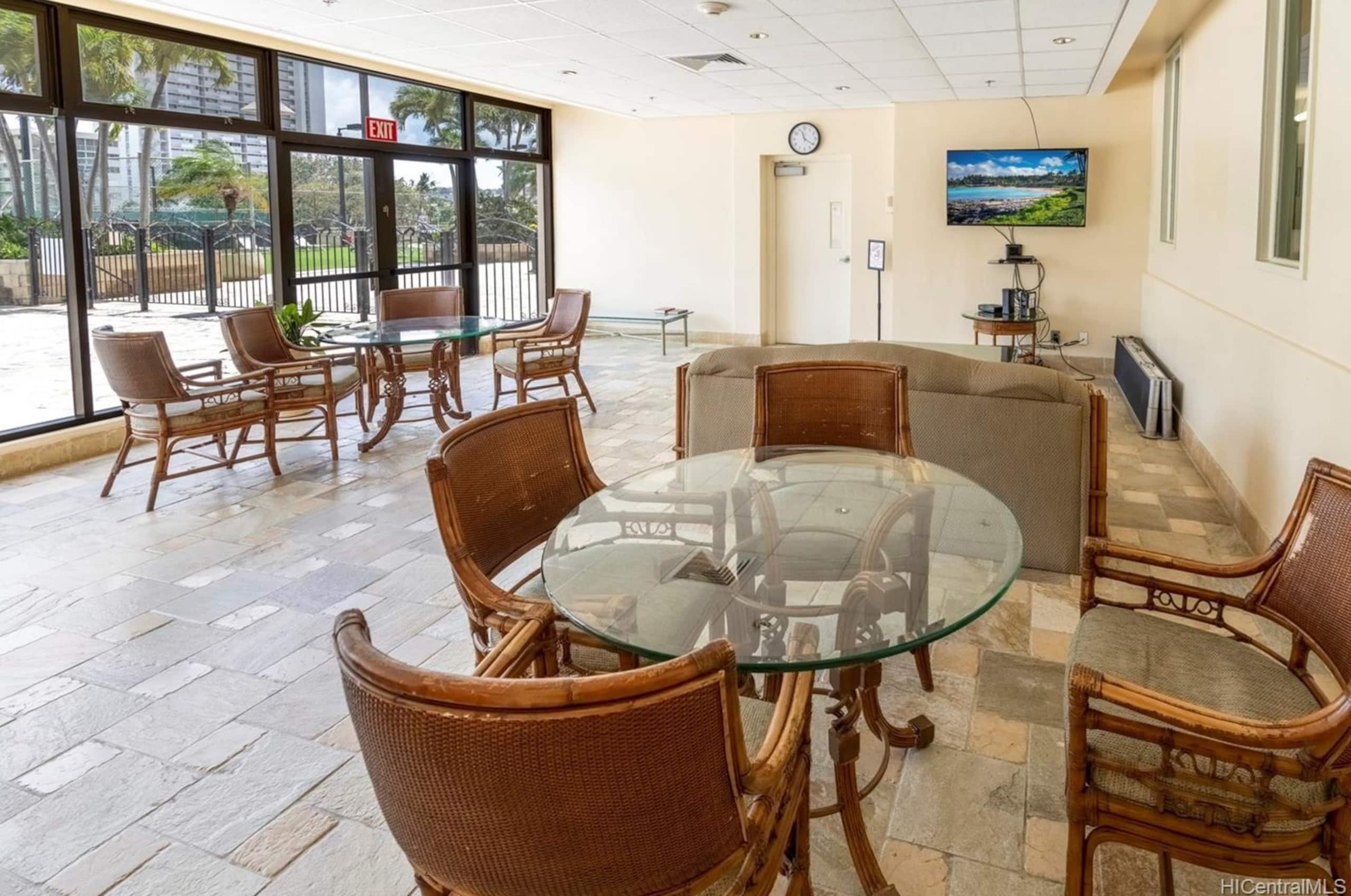 Golf Course-Mountain Views Condo at Waikiki Sunset - Image 25