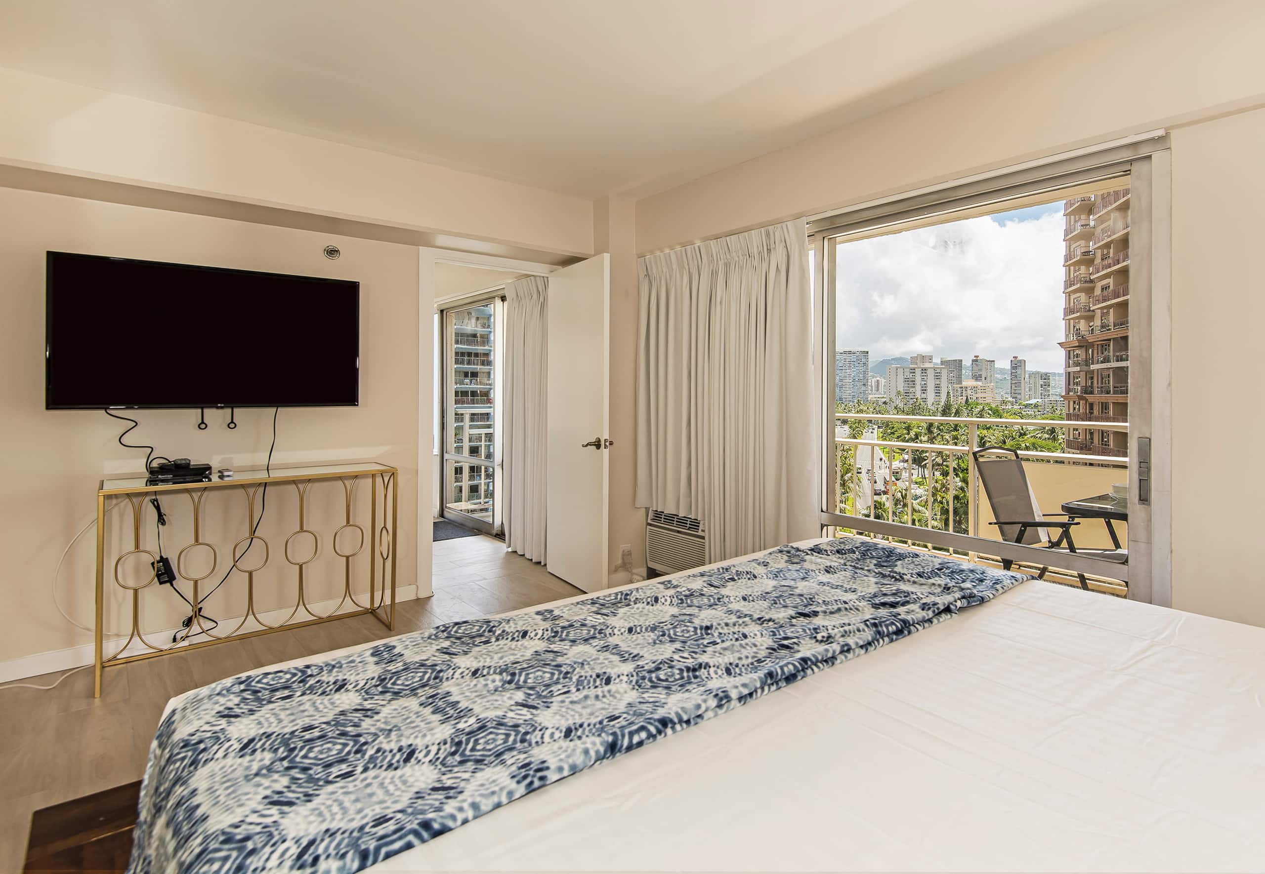 Ilikai Hotel City View Condo Steps Away from Beach - Image 12