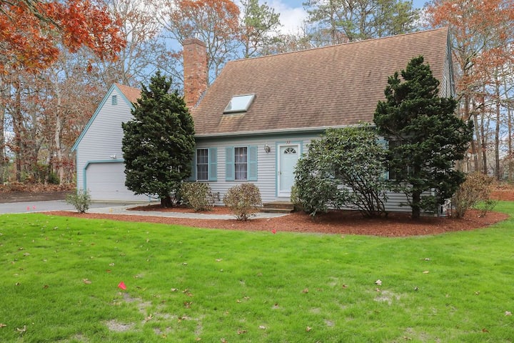 Harwich Escape – Deck, Firepit & Near Beaches - Orleans, MA