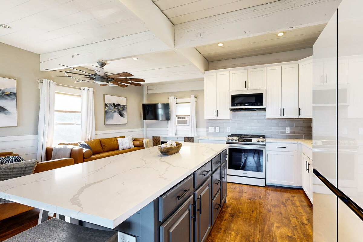 Midway Family Hideaway