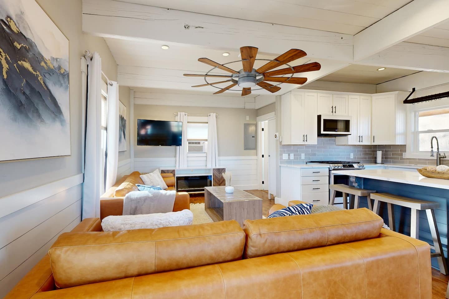 Midway Family Hideaway