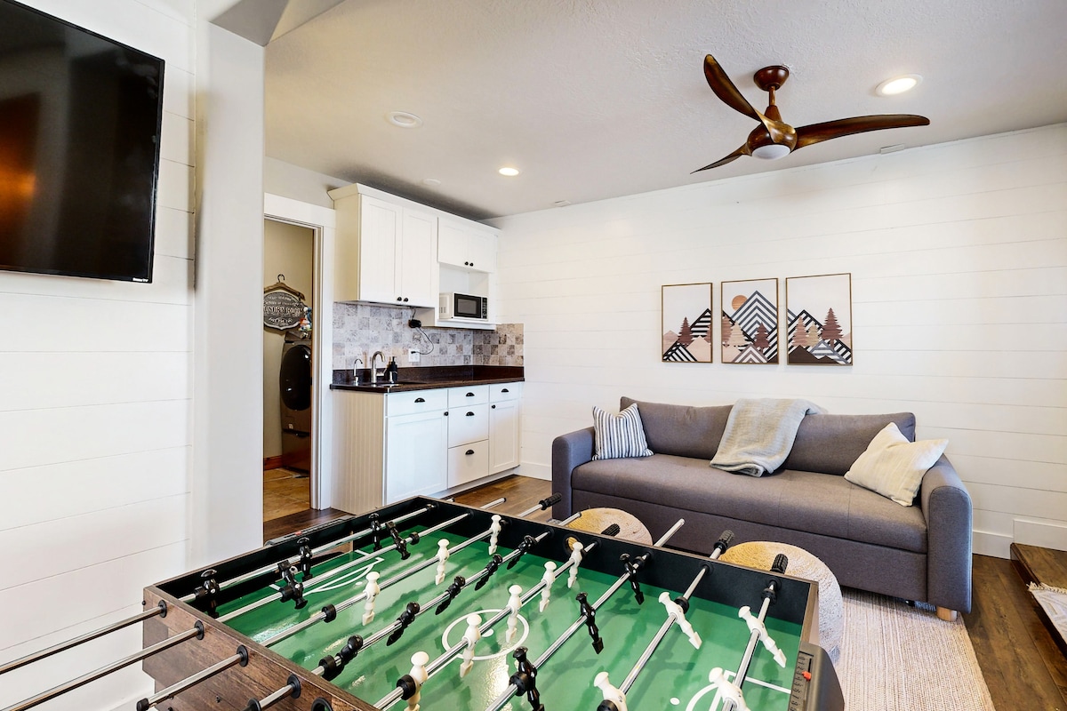 Midway Family Hideaway