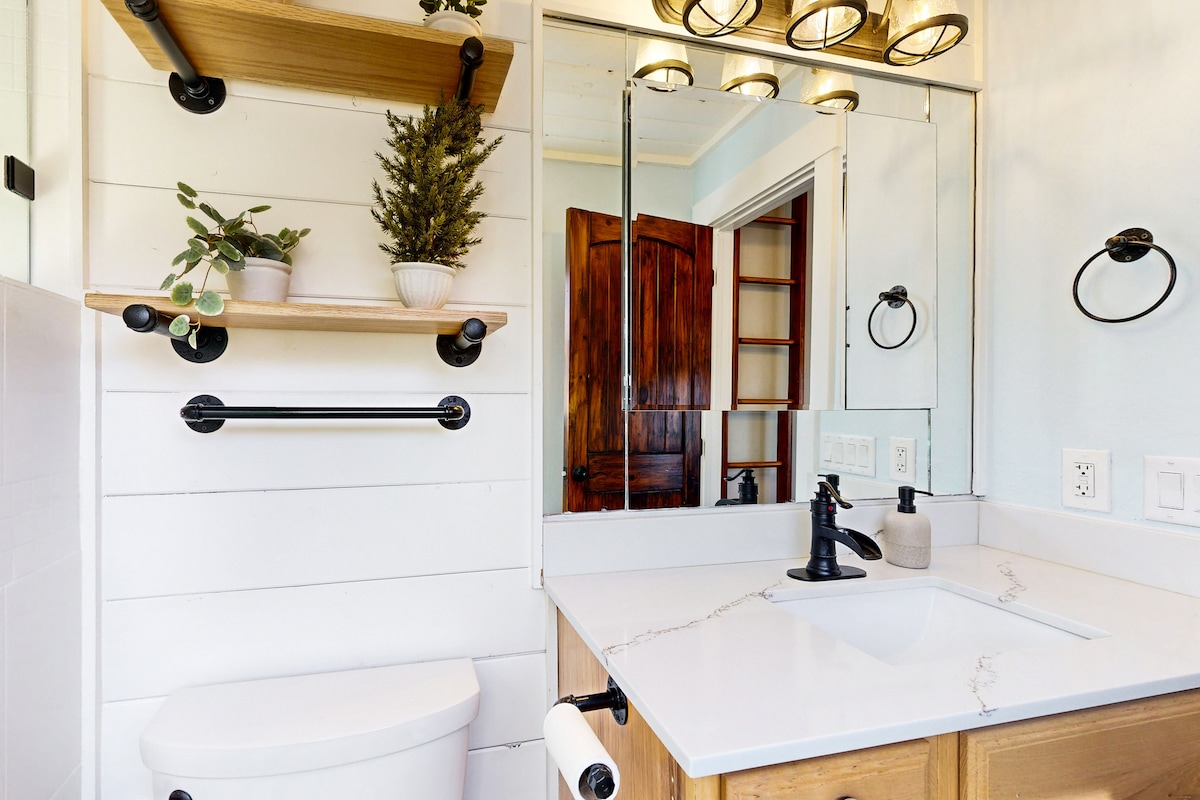Midway Family Hideaway