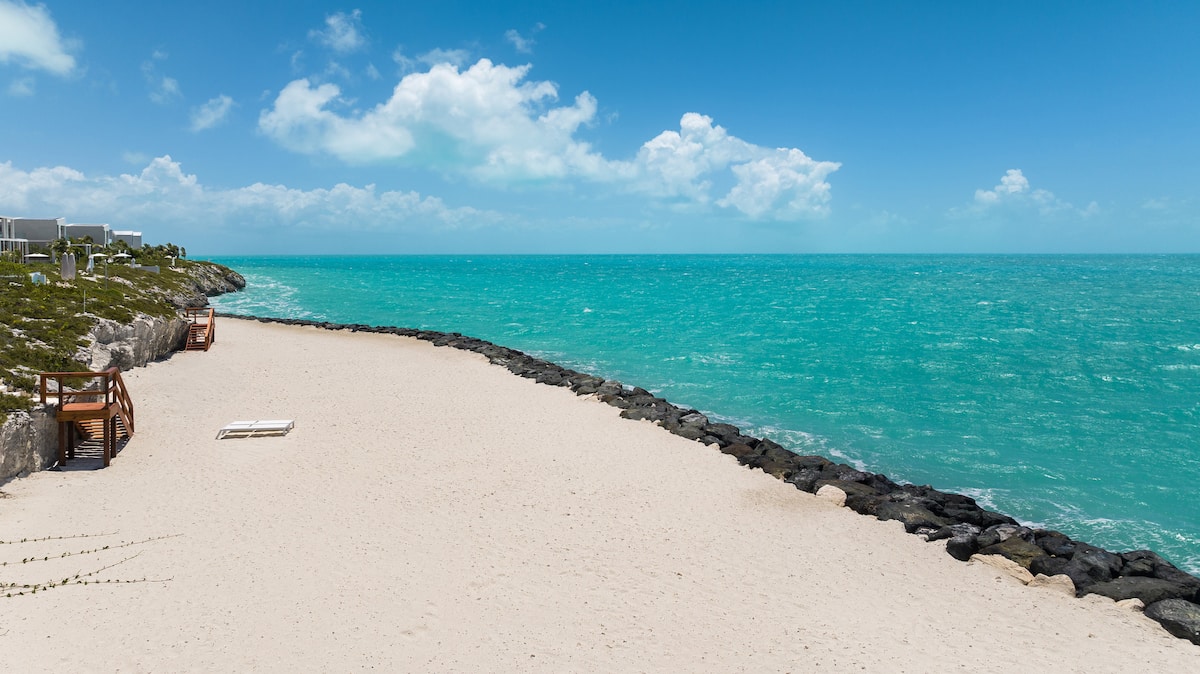 Bask in Sea Views at Suite Near Grace Bay Beach