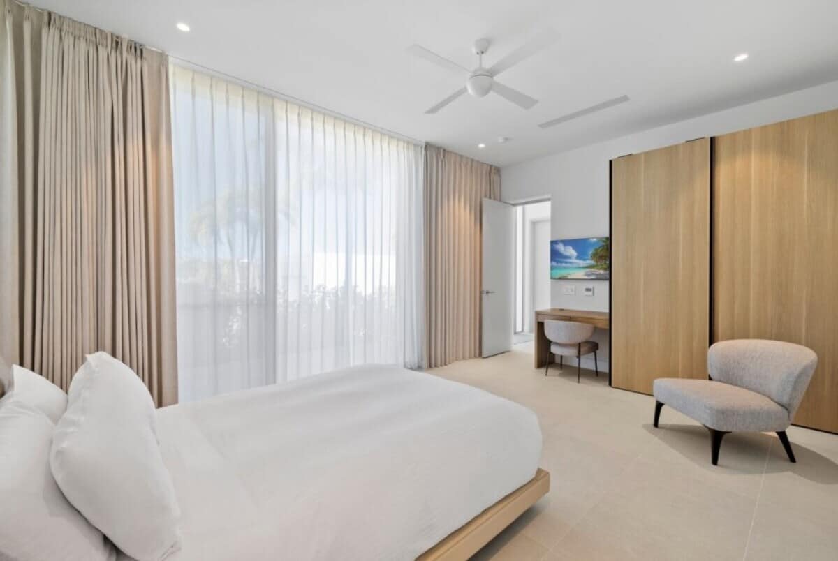 Quiet Suite Perfect for Peaceful Island Retreats