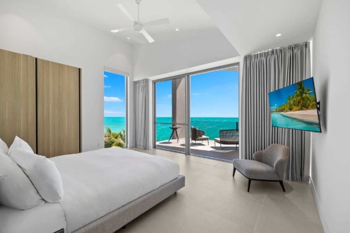 Quiet Suite Perfect for Peaceful Island Retreats