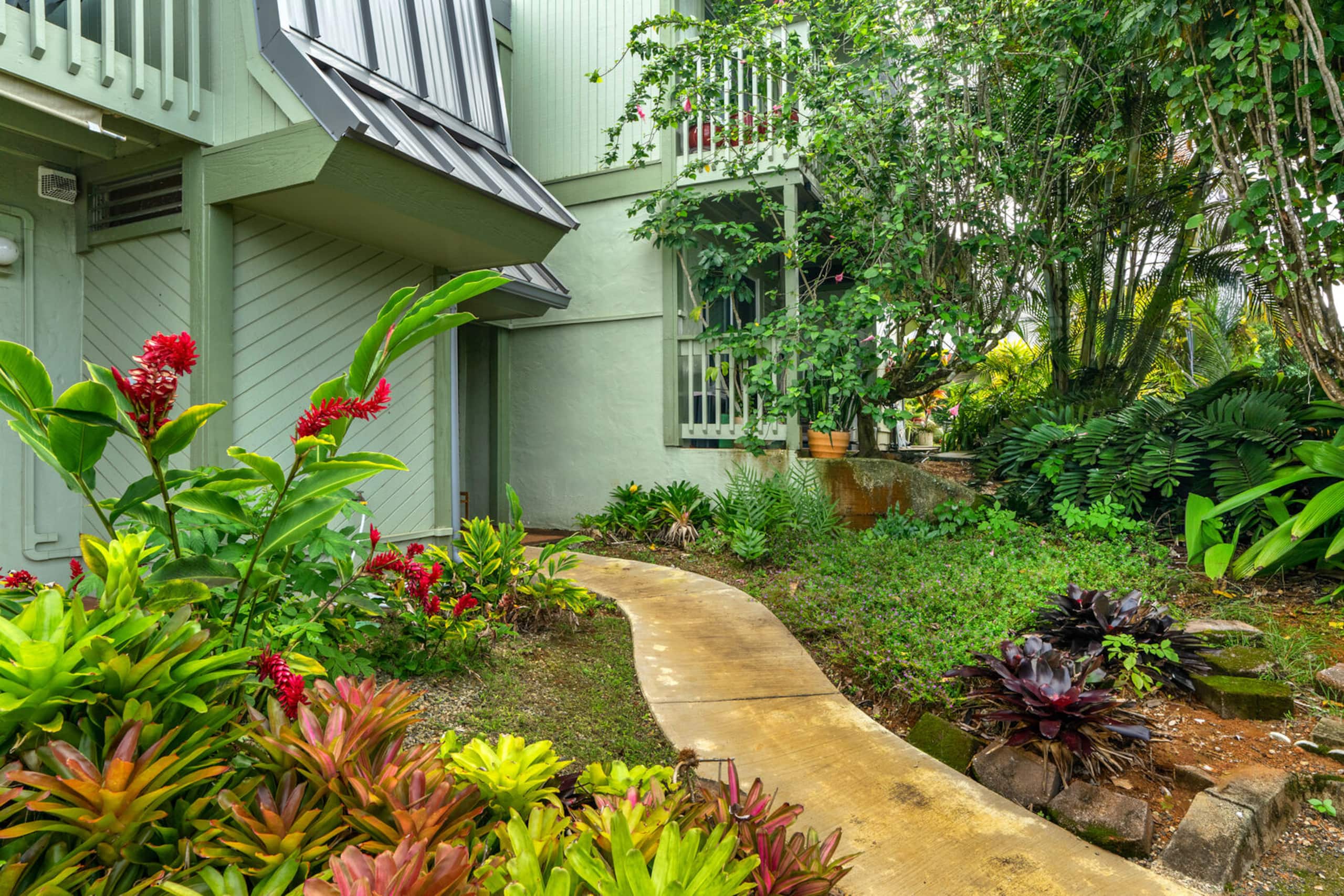 Relaxing Princeville Stay w Pool, AC & Comfort - Image 21