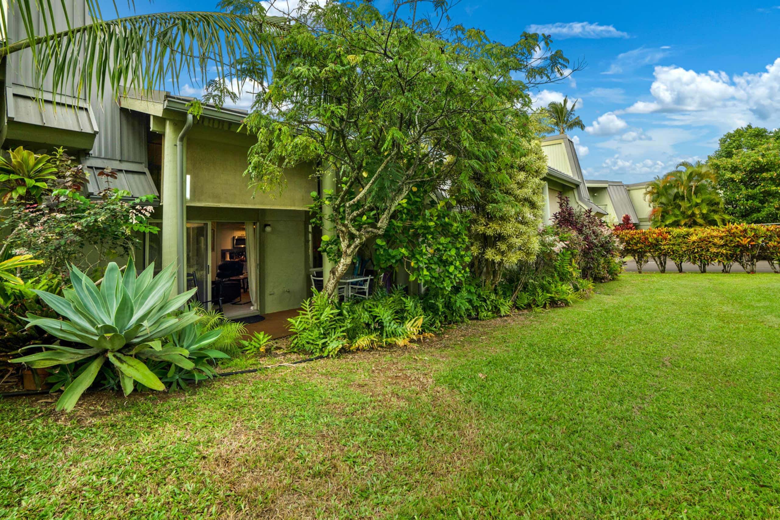 Relaxing Princeville Stay w Pool, AC & Comfort - Image 20