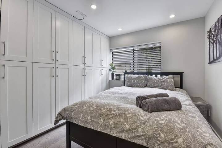 Stunning and Cosy 2 brm apartment by Kits Beach gallery image 2