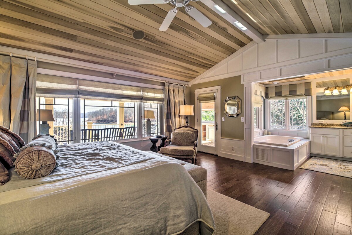 חדר שינה 1 | מיטת קינג סייז | תקרות עץ | פינת ישיבה נעימה 