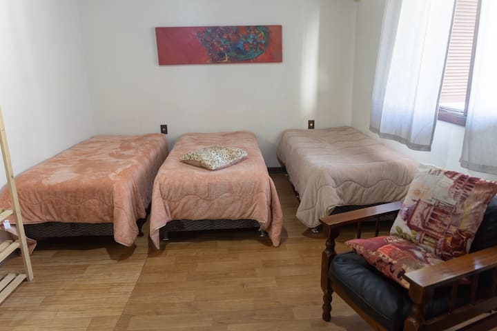 Quarto confortável, perfeito para noites tranquilas e descanso de qualidade