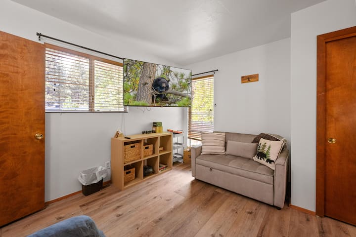 Dormitorio 2: cama doble/litera completa con cama nido doble y sofá futón (4 personas)