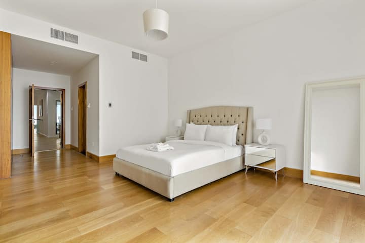 Glavna spavaća soba 1 – donji kat