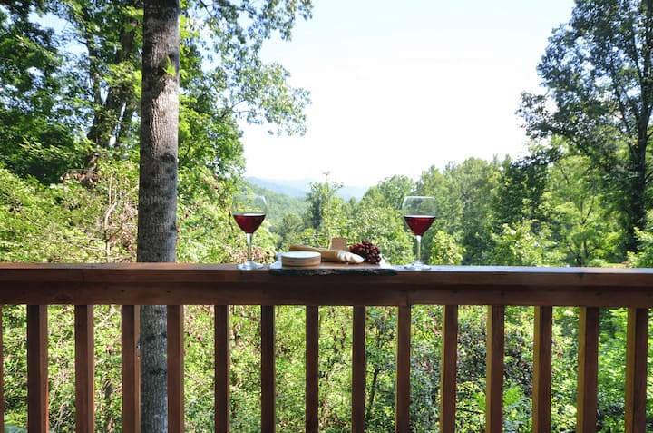 Serenity - Free Railroad Tours +Serene Forest Cabin+ Relaxing, Secluded Hot Tub - Bryson City, NC