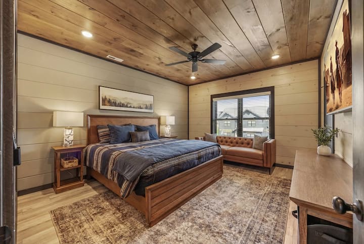 Inviting king suite w/ wood-paneled ceilings & cozy cabin-inspired details