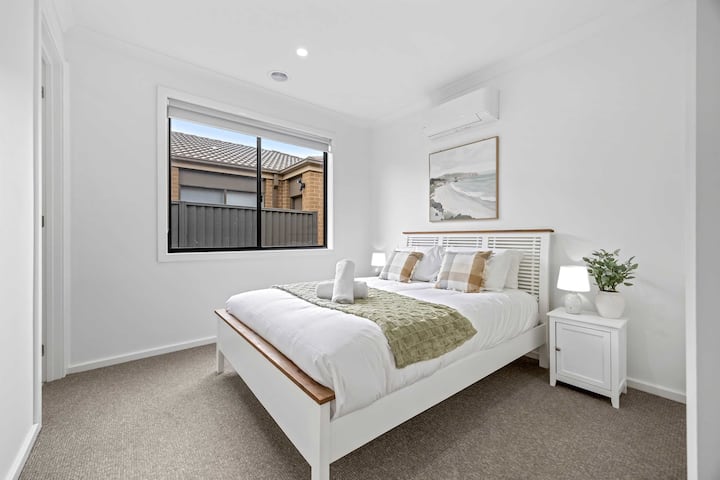 3号卧室-配有标准双人床和空调