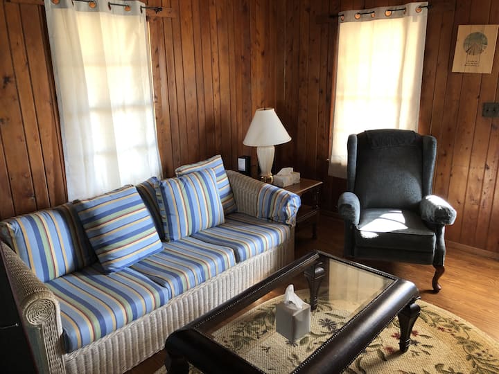 Blackbeard's Retreat - Historic And Pet Friendly - Kitty Hawk, NC