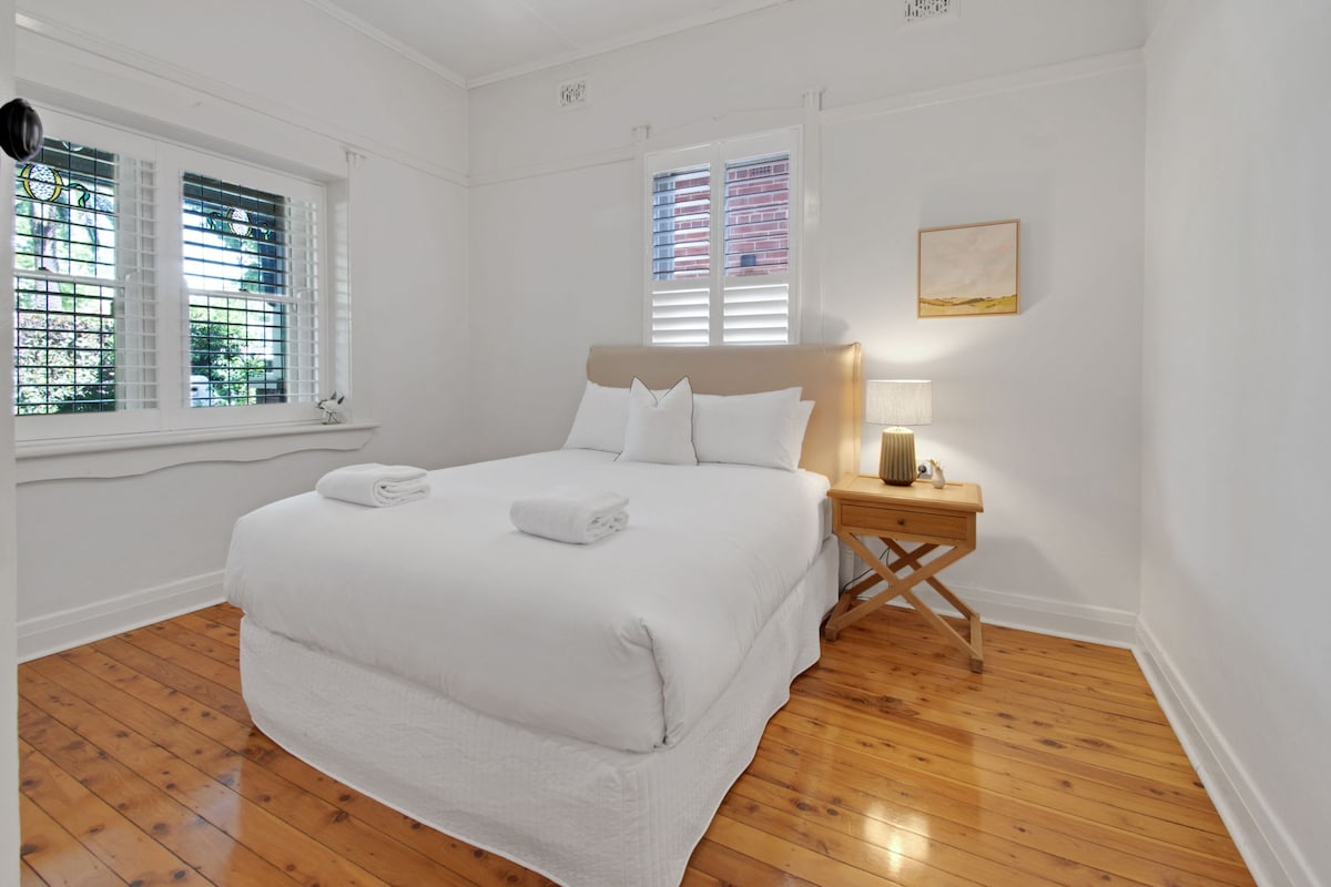 Chambre 2 - Grand lit, chauffage, climatisation + BIR