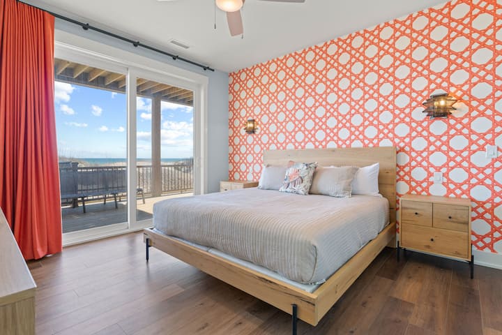 ห้องสวีทคิงเอนพร้อมวิวมหาสมุทรและการเข้าถึงดาดฟ้าบนชั้นสอง