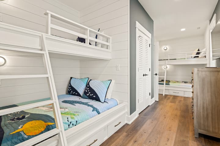 ห้องสวีทเตียงสองชั้นสองชั้นบนชั้นสอง