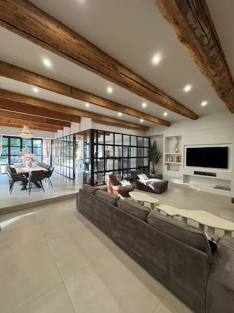 Beautiful house sleeps 20+
Event, seminar