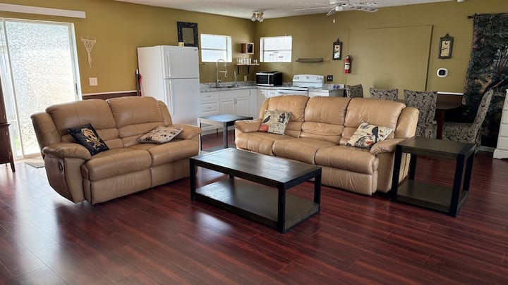 Large 2/1 House Near Beach/downtown With King Bed - St. Petersburg, FL
