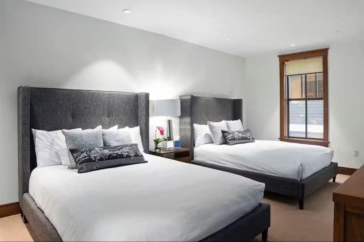 חדר שינה 2 - חדר שינה לאורחים - קומה ראשית - שתי מיטות קווין סייז