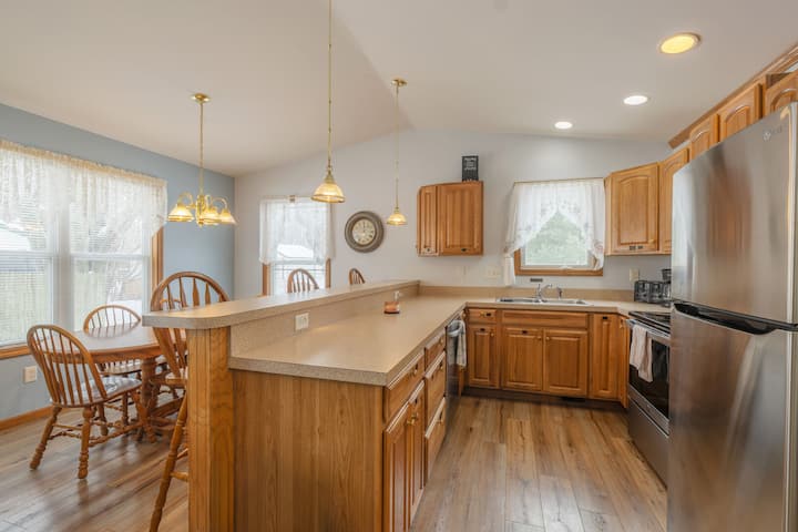 Goshorn #1! Beach Access, Shared Pool, Dune Rides - Saugatuck, MI