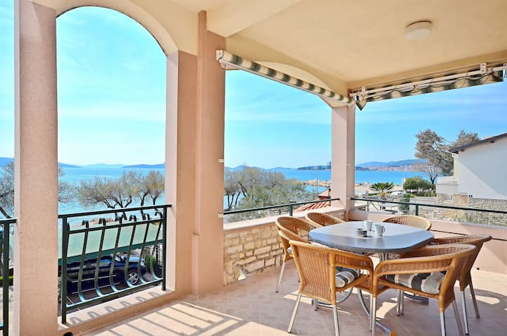 Appartement Ivan By The Sea (33801-a4) - Vodice, Croatia