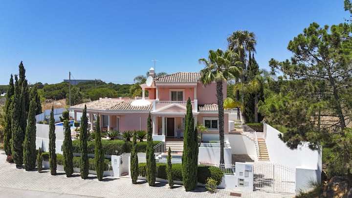 Villa Duma with private pool and jacuzzi which can