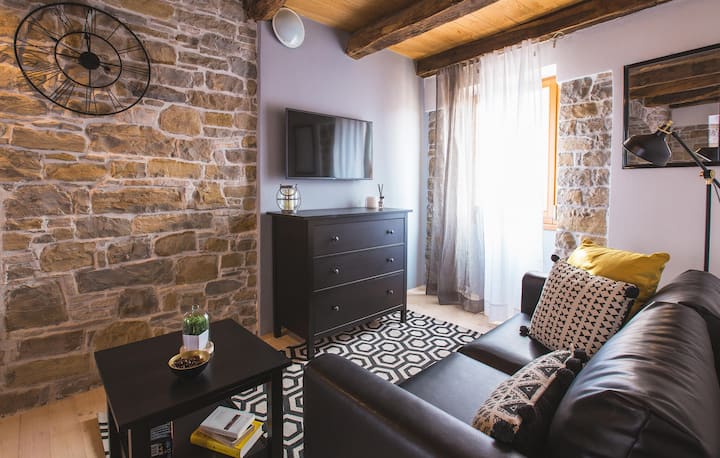 Awesome Apartment In Oprtalj With Wifi - Motovun