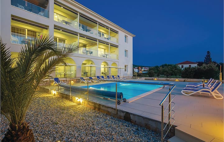 Lovely Apartment In Punat With House Sea View - Punat