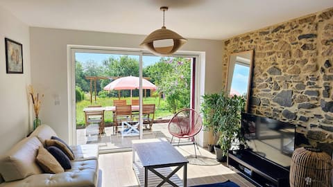 Top Airbnb: Gîte de la Fontaine 9 people near Puy du Fou in Sèvremont