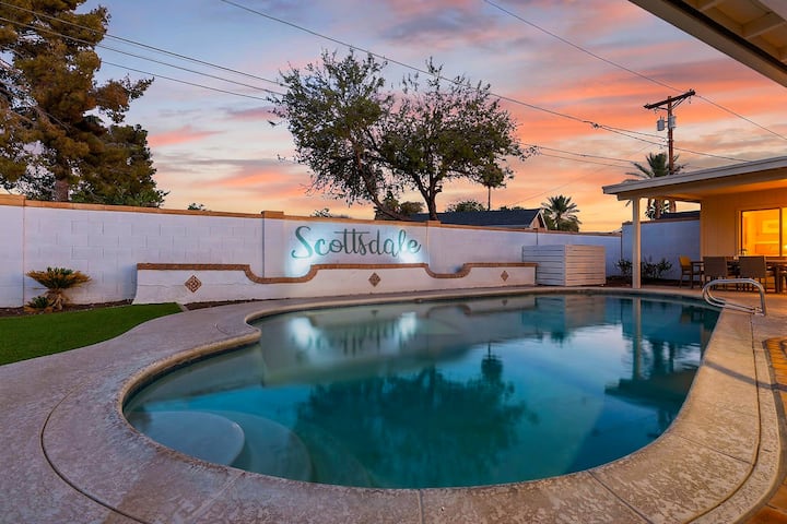 Old Town Stay W/ Pool, Outdoor Dining & Games - Scottsdale, AZ
