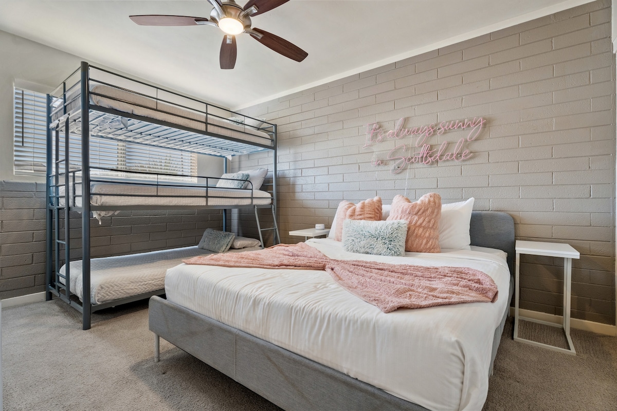 Მე-3 საძინებელში არის ორადგილიანი საწოლი და სამადგილიანი ორსართულიანი საწოლი.