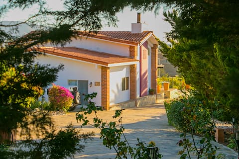 Villa de La Rosa with Pool & BBQ Area Wine Country