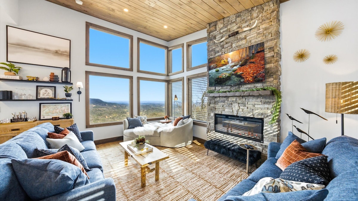 View of Secluded Luxe Mountain Hideaway w/Sauna & Hot Tub - Cabins for Rent in ...
