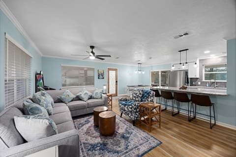 Top performing Airbnb: Fish & Relax Lakefront Retreat Sleeps 10 Pets OK in Conroe